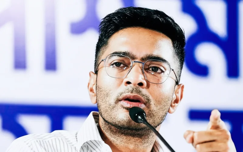 এসআইআরের প্রস্তুতিতে মাঠে তৃণমূল, ৬ হাজারেরও বেশি নেতা-কর্মীর সঙ্গে ভারচুয়াল বৈঠকে অভিষেক